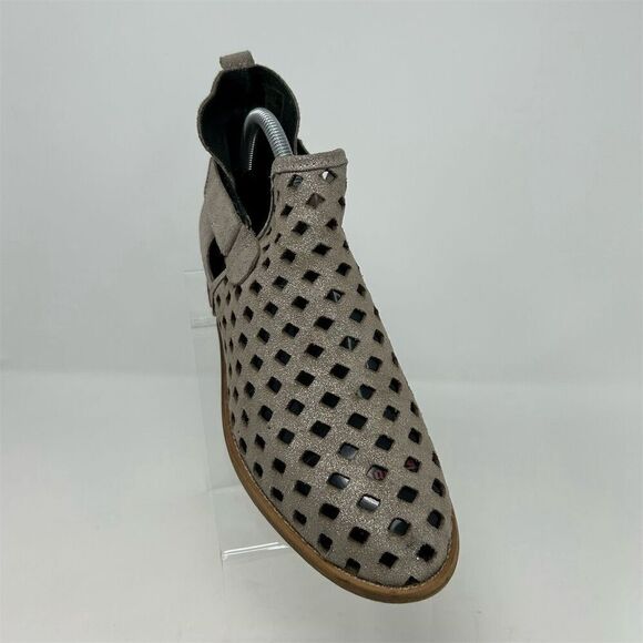 Musse & Cloud Light Gray Silver Perforated Leather Ankle Booties Size 40 (US 9) - Picture 2 of 14